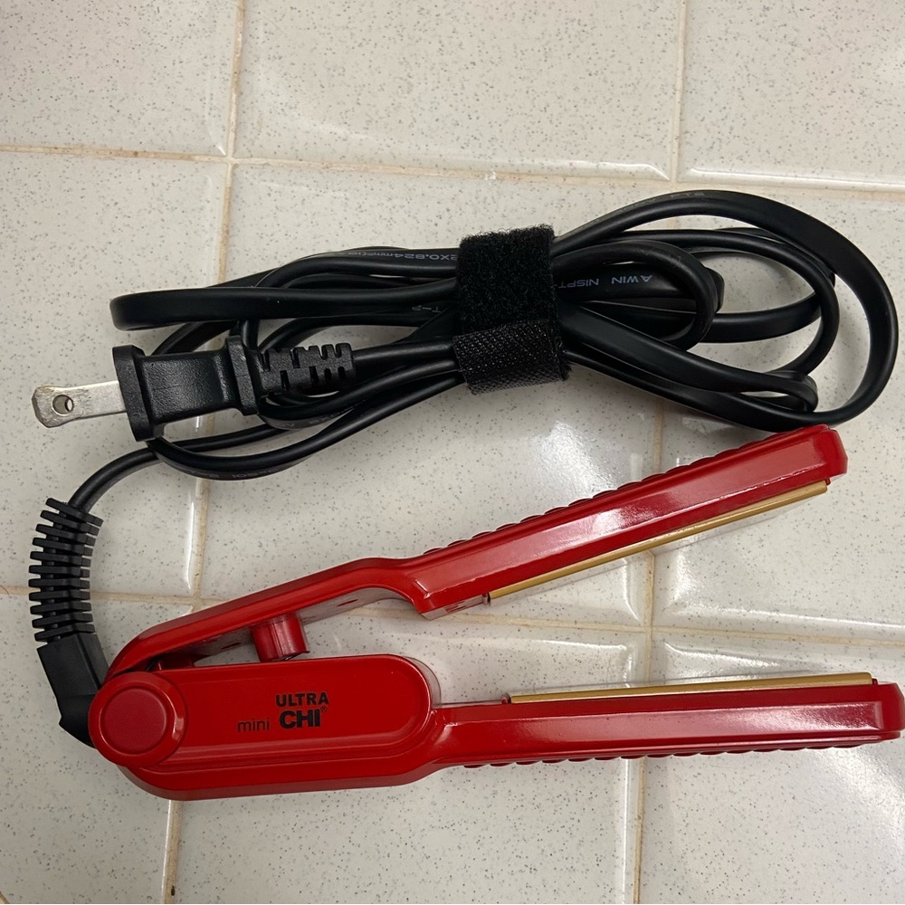 Red Ultra CHI Mini Hair Straightener